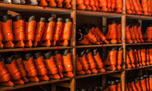 Ski & Snowboard Rentals / Shops